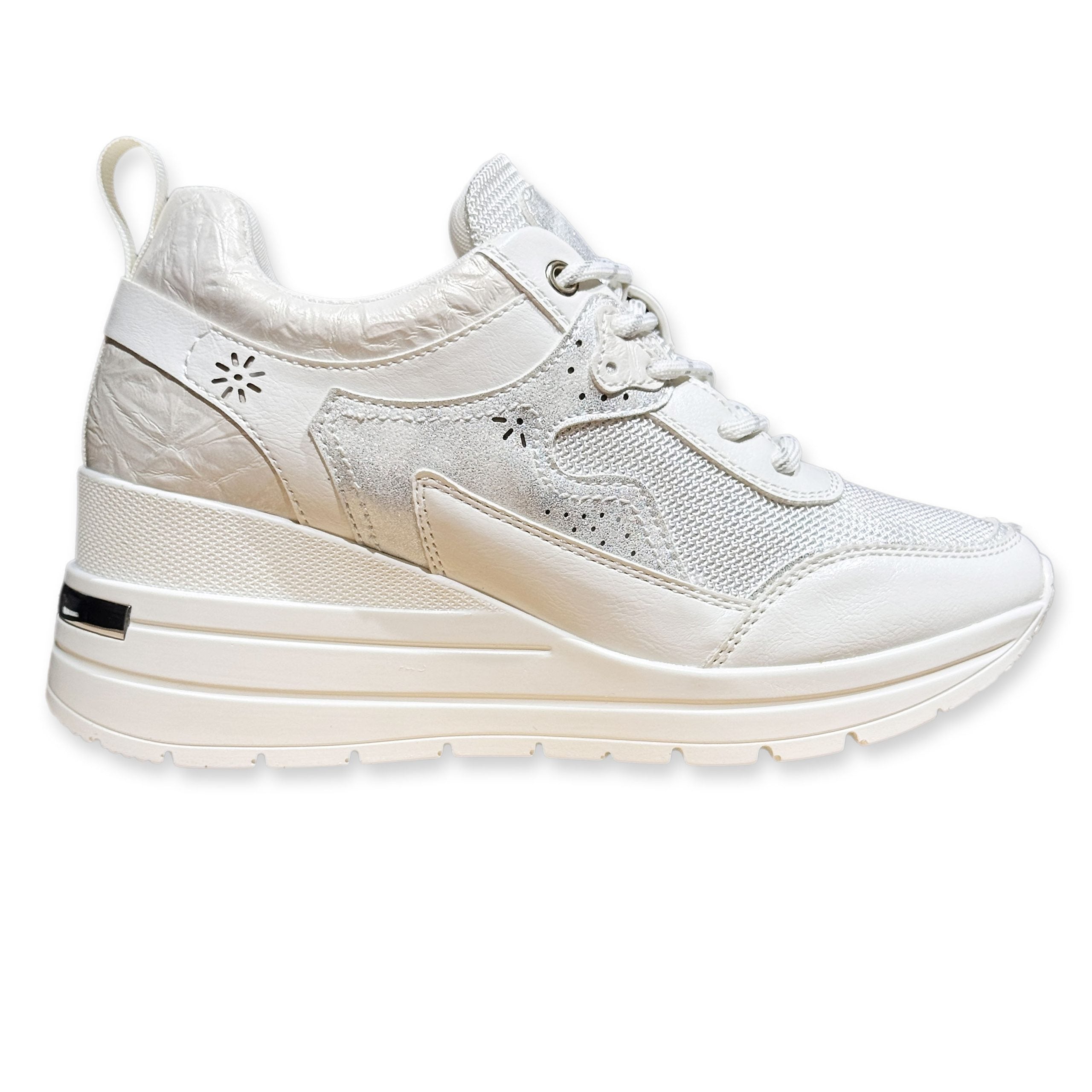 M352 - White