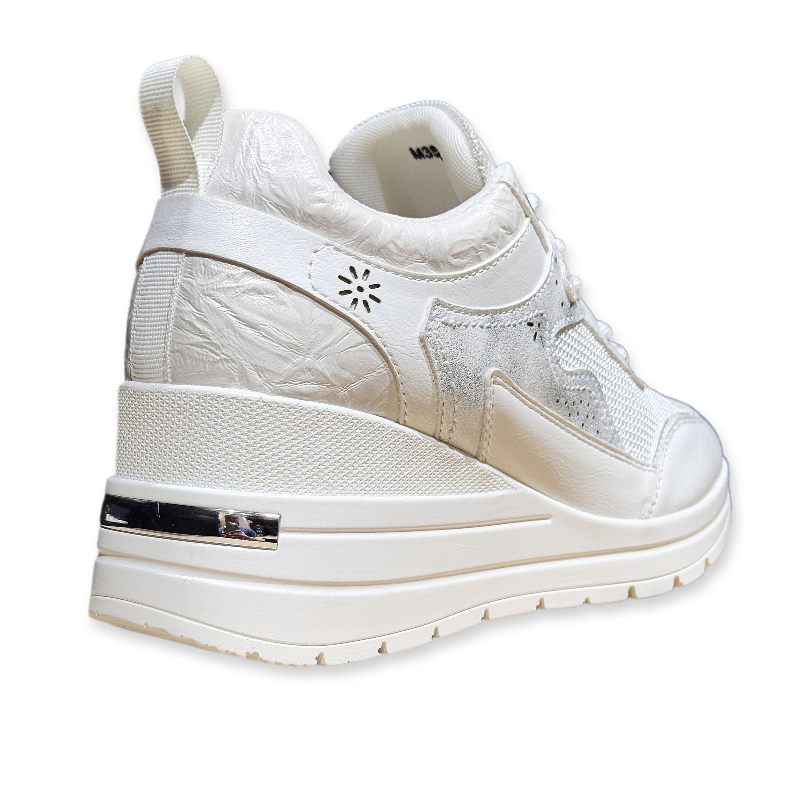 M352 - White