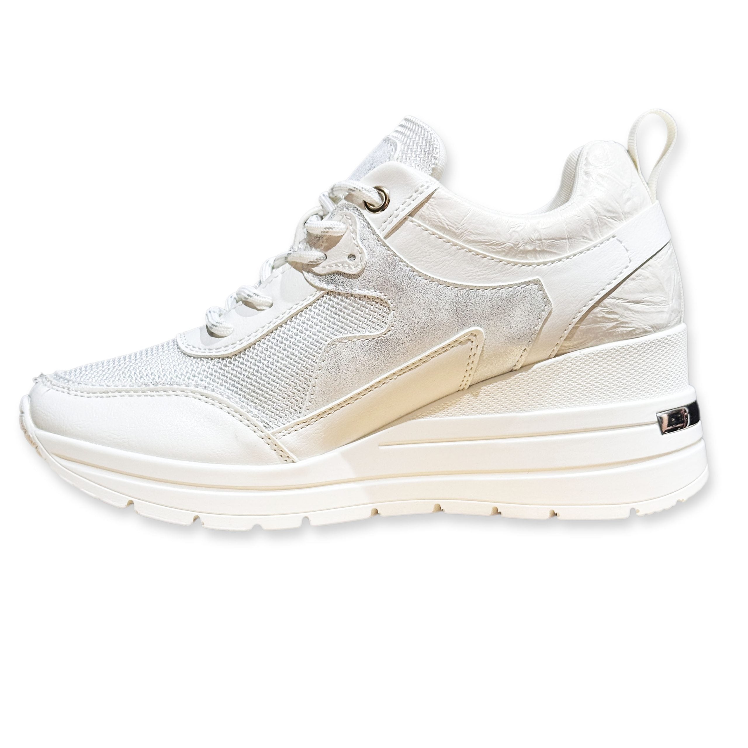 M352 - White